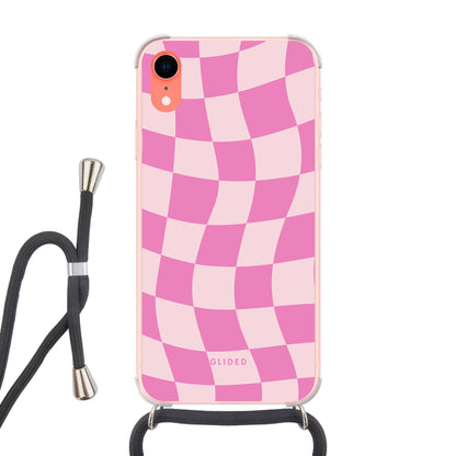 Pink Chess - iPhone XR Handyhülle Crossbody case mit Band